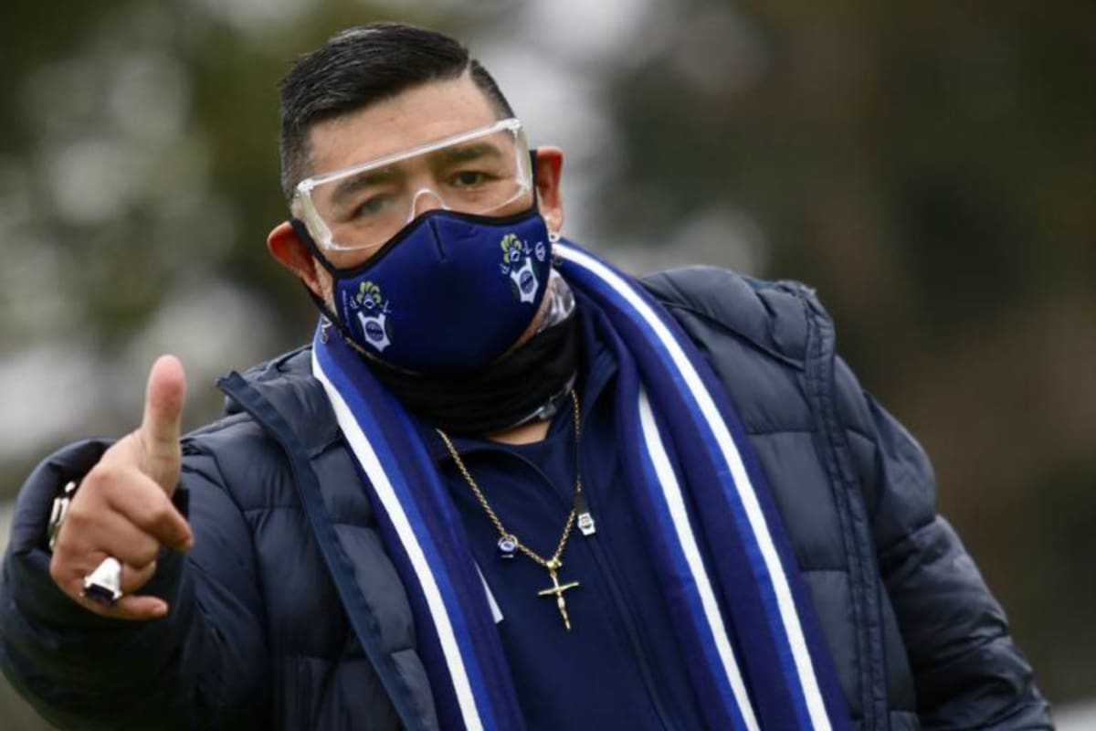 Diego Armando Maradona estuvo en el entrenamiento de Gimansia de La Plata por primera vez desde que se detuvo el fútbol argentino