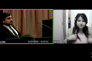 Diego Bermúdez, secretario de Cristina Kirchner, y Brenda Uliarte, una de las acusadas del atentado, que presenció la audiencia desde la cárcel