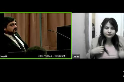 Diego Bermúdez, secretario de Cristina Kirchner, y Brenda Uliarte, una de las acusadas del atentado, que presenció la audiencia desde la cárcel