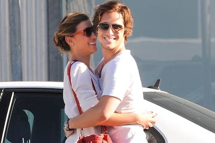 Diego Boneta junto a Michelle Salas, captados por los paparazzi