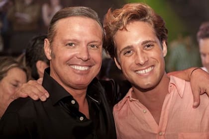 Diego Boneta y Luis Miguel, juntos en el rodaje de la serie.