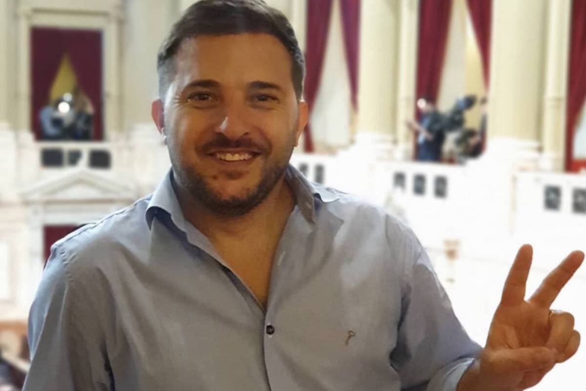 Diego Brancatelli, emocionado con el regalo que le envió un fanático.