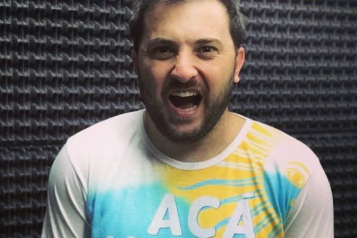 Diego Brancatelli llevaba una remera con una frase atribuída a Néstor Kirchner y un usuario de Twitter lo cruzó para hacerle una corrección