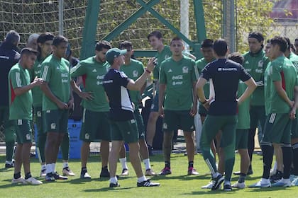 Diego Cocca desmintió haberse quejado de los jugadores de la selección Mexicana; para Santi Gimenéz, el argentino les tomó rencor luego de que lo despidieran