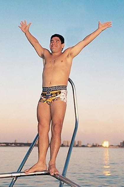 Diego con un traje de baño Versace muy similar al que ahora usa su ex yerno.