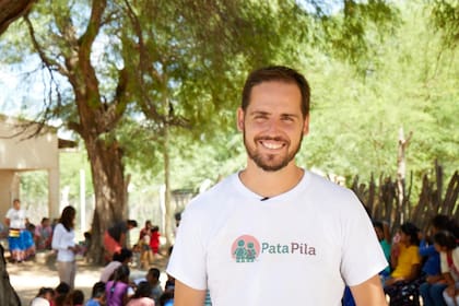 Diego conoció a un grupo de hermanos que se encontraban en vulnerabilidad y comenzó con ellos una relación