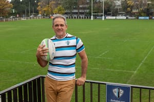 Diego Cuesta Silva, a los 60 años, en la cancha del SIC, donde se sintió más respetado