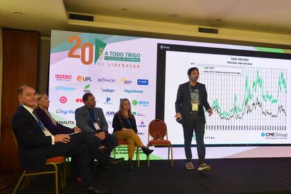 Diego de la Puente, Paulina Lescano, Sol Arcidiacono, Dante Romano y Andrés Ponte fueron los encargados de abordar la temática mercados y las estrategias comerciales en A Todo Trigo