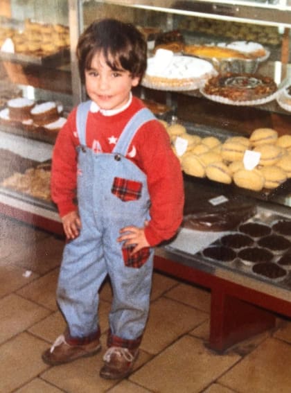 Diego, de niño, en el local de la calle Florida.