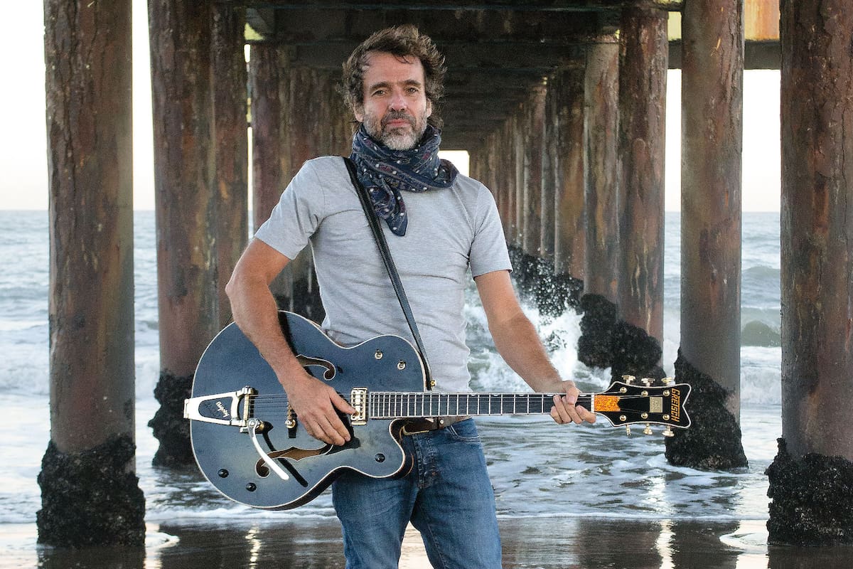 Diego Demarco, de Los Auténticos Decadentes, presentó 'Hola... Qué tal!!', su segundo disco solista