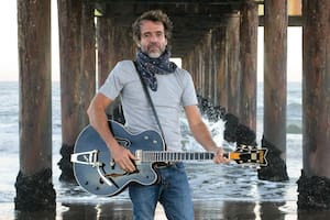 Diego Demarco, de Los Auténticos Decadentes, presentó 'Hola... Qué tal!!', su segundo disco solista
