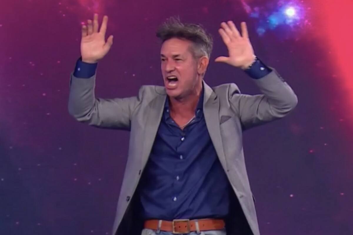 Diego Díaz se entusiasmó con el tema "Cómo te voy a olvidar" de Los Ángeles Azules, en el arranque de Superfútbol