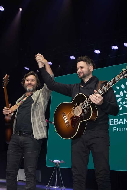 Diego dijo presente en el evento junto a su sobrino Pedro, que lo acompañó con la guitarra.