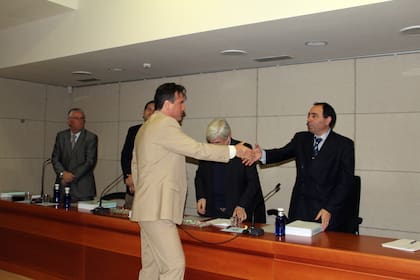Diego en la presentación de su tesis doctoral, basada en nuevos tratamientos para la reconstrucción de miembros. Obtuvo dos patentes de invención y la calificación máxima Cum Laude por unanimidad, que otorga la Universidad de Las Palmas.