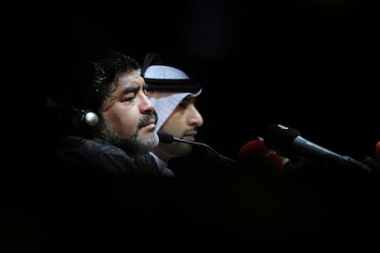 Diego entrenó al club Al Wasl de Emiratos Árabes en 2011