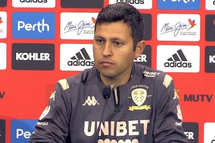 Diego Flores, de ayudante y traductor de Marcelo Bielsa a entrenador de Godoy Cruz