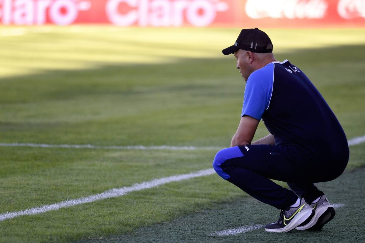 Diego Flores dejó de ser el DT de Gimnasia y Esgrima La Plata