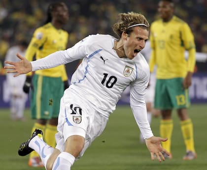 Diego Forlán en el Mundial 2010, cuando fue el goleador y lo premiaron con el Balón de Oro