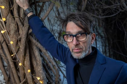 Diego Frenkel se queja de las películas pochocleras, se imagina contemplando el mar y haciendo poesía