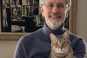 Diego fue adoptado cuando tenía 6 meses, aunque el diplomático aseguró que fue el gato quien lo adoptó a él (Foto: X/Jean-Pierre Asvazadourian)
