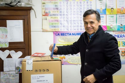 Diego Giuliano, ministro de Transporte de la Nación, votó en la ciudad de Rosario