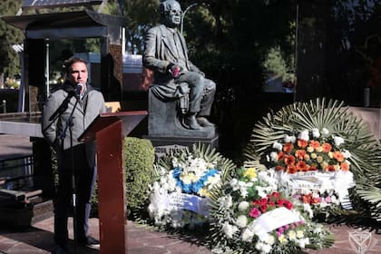 Diego González, vicepresidente primero de Vélez, encabezó el acto