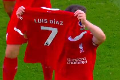 La emotiva dedicatoria de los jugadores de Liverpool a Luis Díaz, el compañero que aun tiene secuestrado a su padre en Colombia