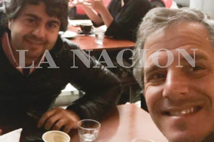 Diego junto a su socio de la financiera