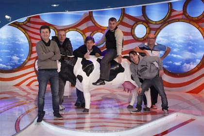 Diego Korol, Yayo Guridi, Pachu Peña, Pichu Straneo, Nazareno Mottola y Campi, la troupe de Sin codificar