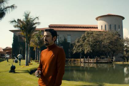 Diego Luna, en una escena de esta nueva temporada de Narcos: México
