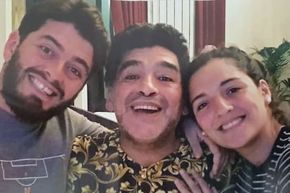Diego Maradona celebró su cumpleaños en Dubai con Rocío Oliva y Diego Armando Jr.