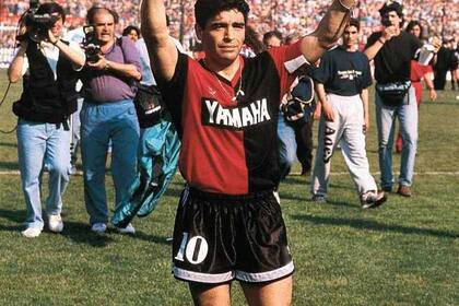 Diego Maradona y el reconocimiento del público de Independiente: un jugador del paladar Rojo