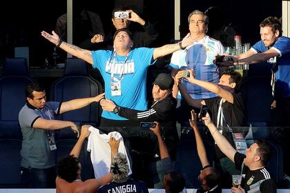 Maradona en San Petersburgo, disfrutando el único triunfo de la Argentina en el Mundial Rusia 2018 (2-1 vs. Nigeria).