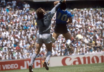 Diego Maradona en el gol La Mano de Dios