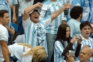 Diego Maradona en la final de Moscú 2006, acompañando al equipo argentino: días de tenis, noches agitadas