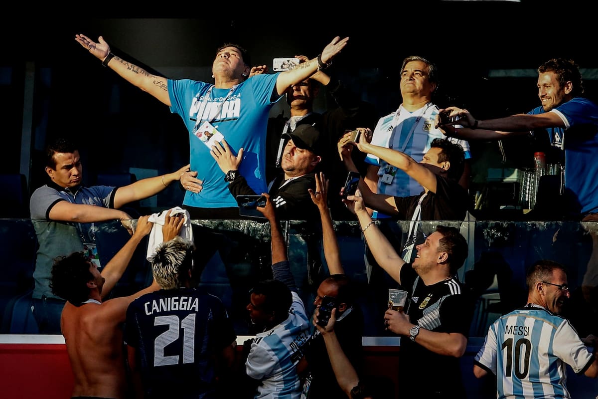 Diego Maradona en la tribuna del Estadio San Petersburgo