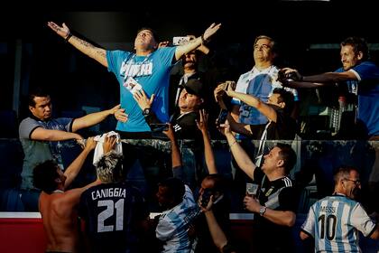 Diego Maradona en la tribuna del Estadio San Petersburgo