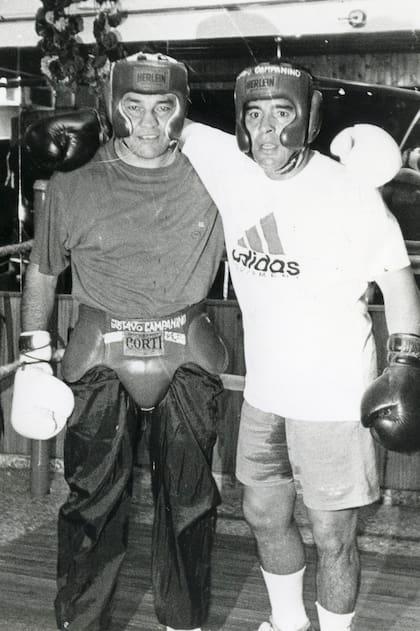 Diego Maradona junto con Miguel Angel Campanino: el boxeo fue clave en su preparación