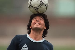 Maradona llega al espacio: impulsan un satélite con mensajes de amor al Diez