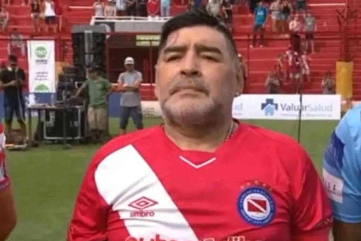 Diego Maradona volvió a vestir la camiseta de Argentinos en La Paternal