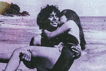 Diego Maradona y Claudia Villafañe, cuando el amor era a prueba de todo