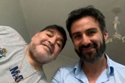 Diego Maradona y Leopoldo Luque, el médico que lo trata más de cerca actualmente.