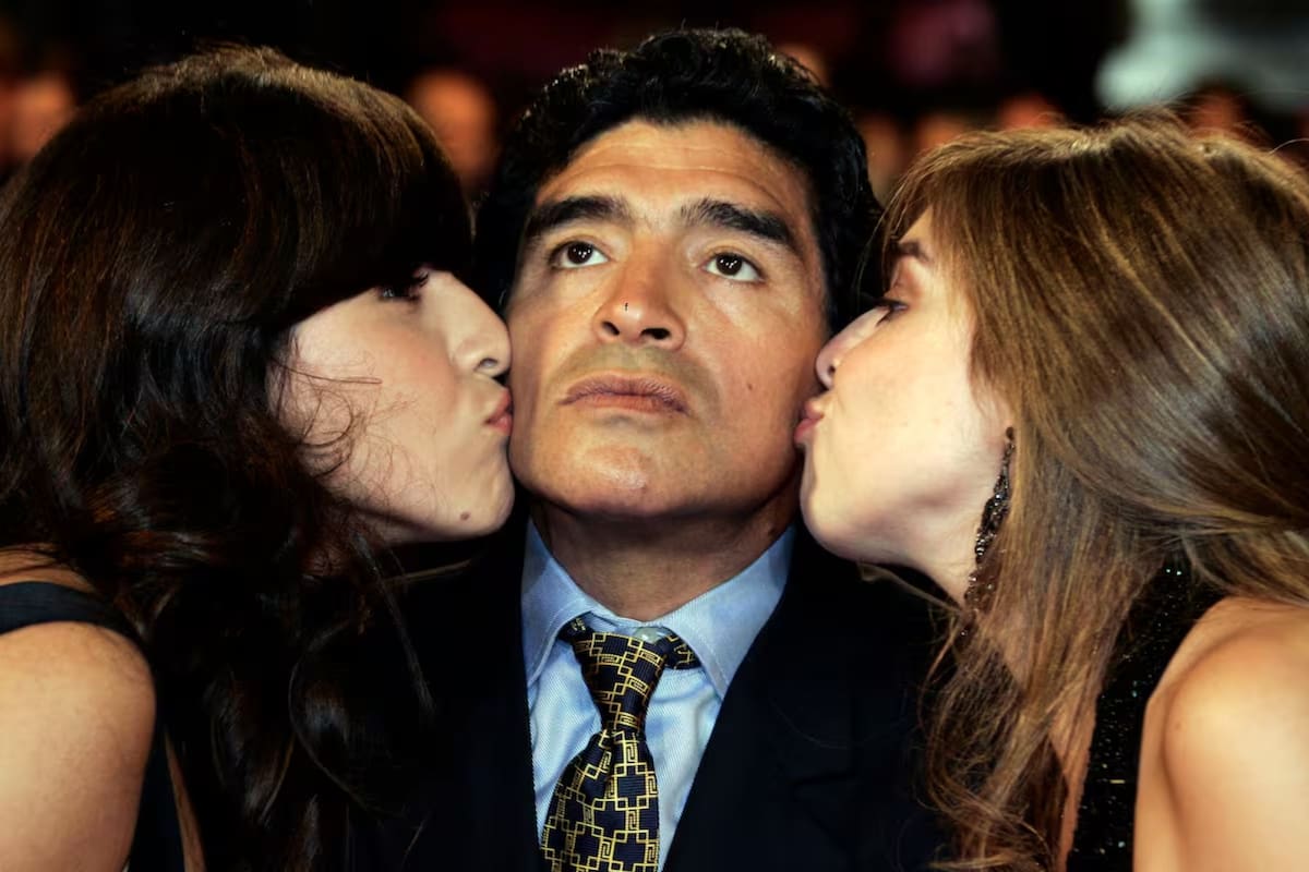 Diego Maradona y sus hijas Gianinna y Dalma