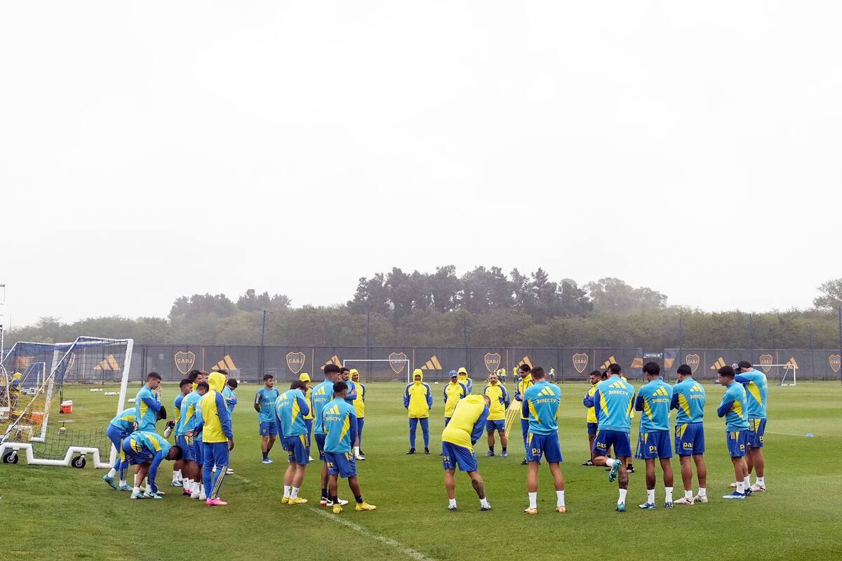 Diego Martínez habló con el plantel de Boca tras la derrota ante Platense