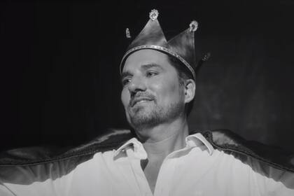 Diego Olivera en Payaso nuevo video de Pimpinela