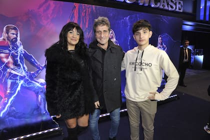 Diego Peretti disfrutó de la película de Marvel junto a su novia Andrea y su hijo