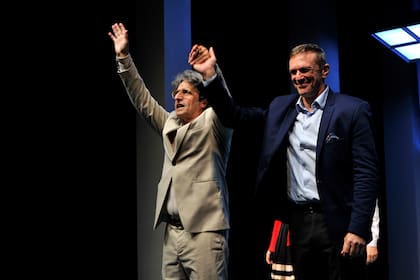 Diego Peretti y Federico D´Elía realizaron una función de prensa de El jefe de mi jefe, la adaptación teatral de Jack McNamara de The Boss of it All, film de 2006 del controvertido cineasta danés Lars Von Trier. El espectáculo cuenta con la dirección de Javier Daulte y la producción de Pablo Kompel, Ricardo Hornos y Adrián Suar. Ariadna Asturzzi, Juan Isola, Cristian Jensen y Andrea Lovera completan el elenco