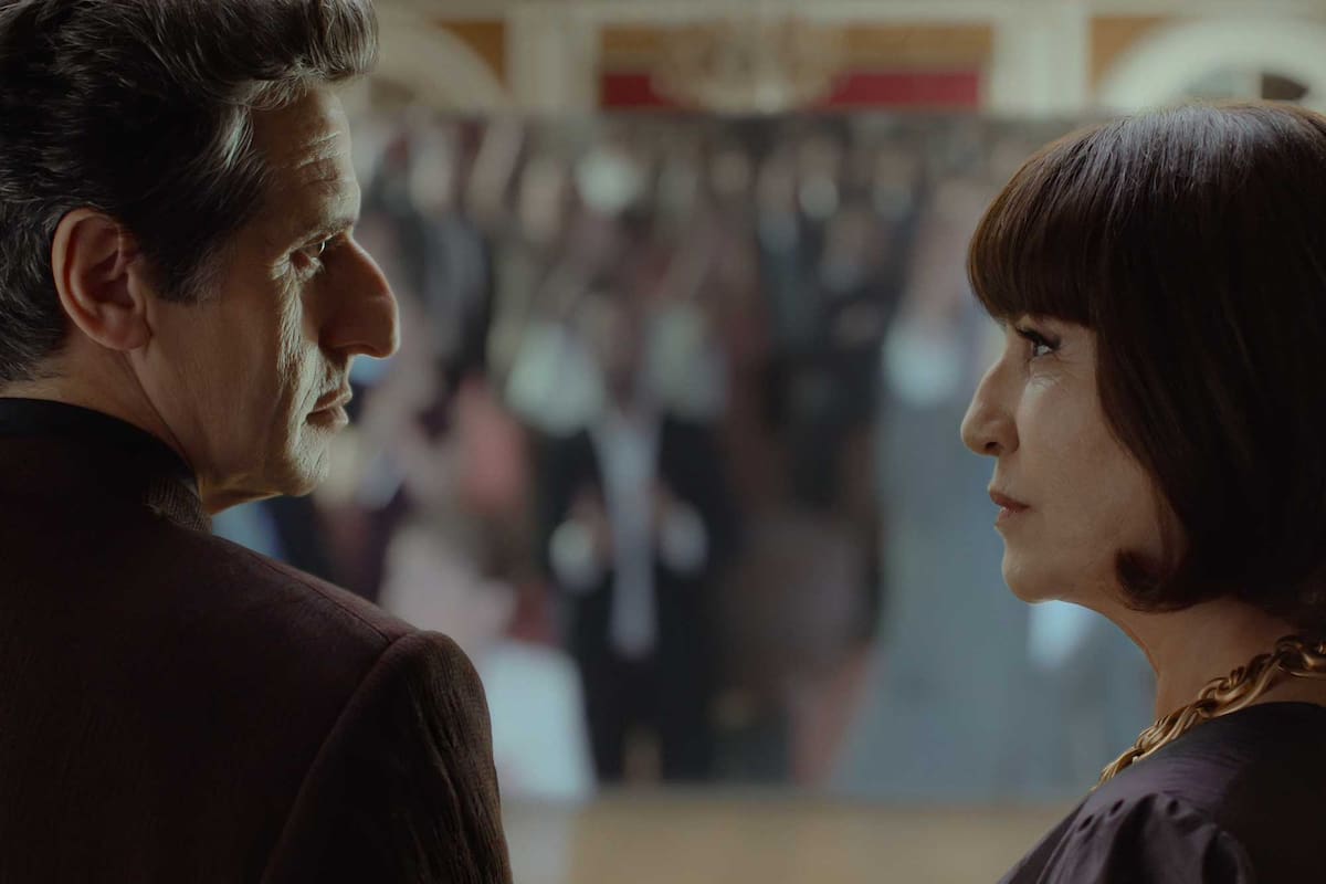 Diego Peretti y Mercedes Morán, en El Reino, la serie argentina estrenada en Netflix