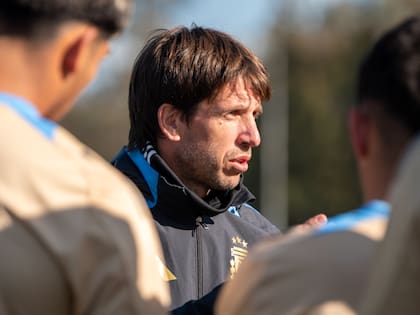 Diego Placente definió la lista de convocados para el Mundial que se jugará en Chile