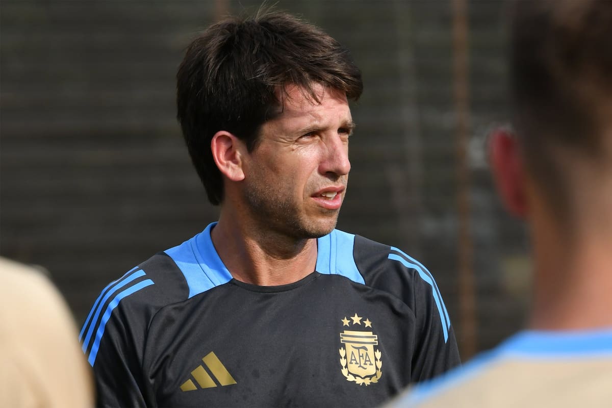 Diego Placente es el entrenador de la selección argentina Sub 17 que competirá en el Sudamericano de Colombia
